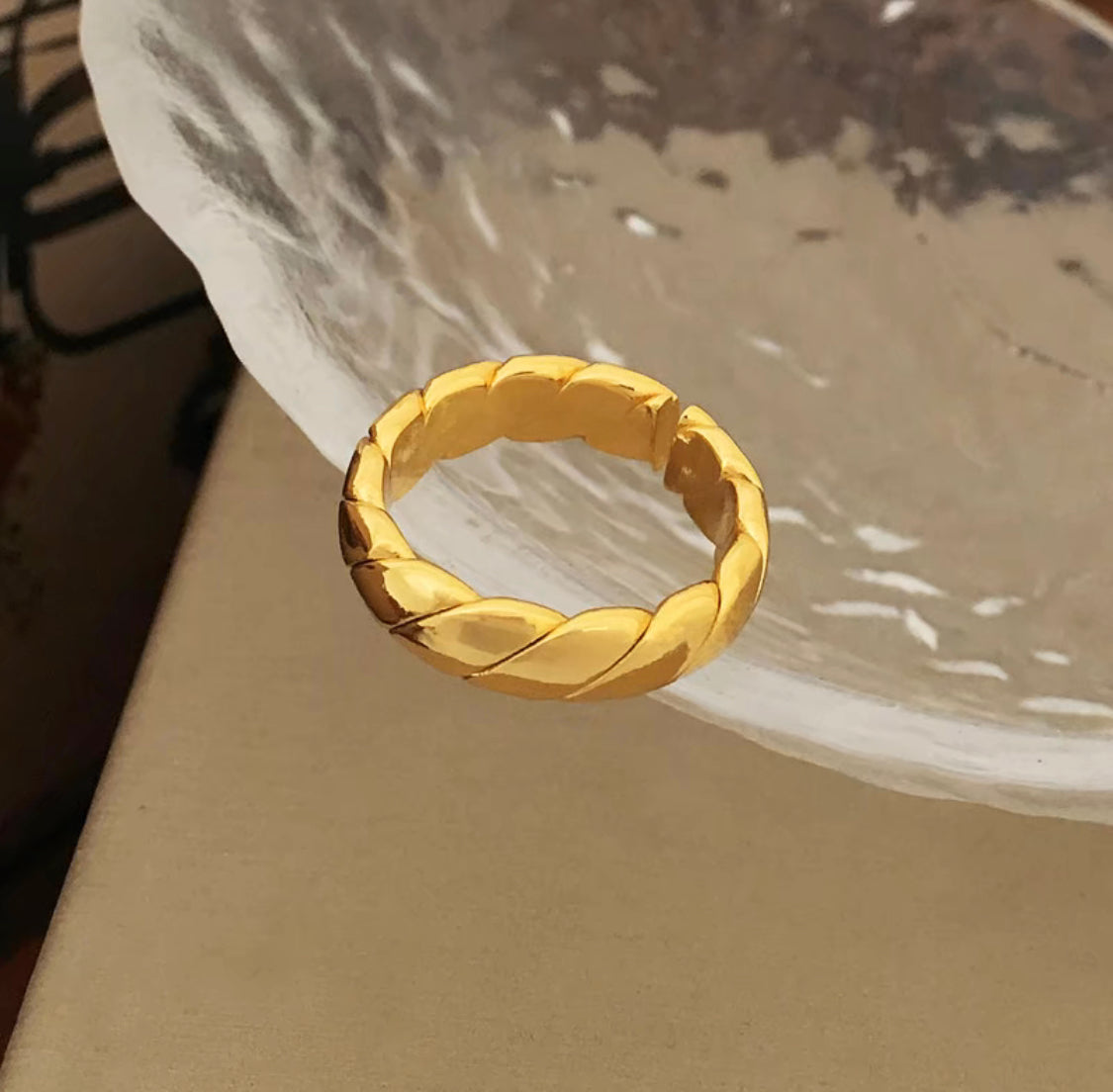 Glimmering Ring