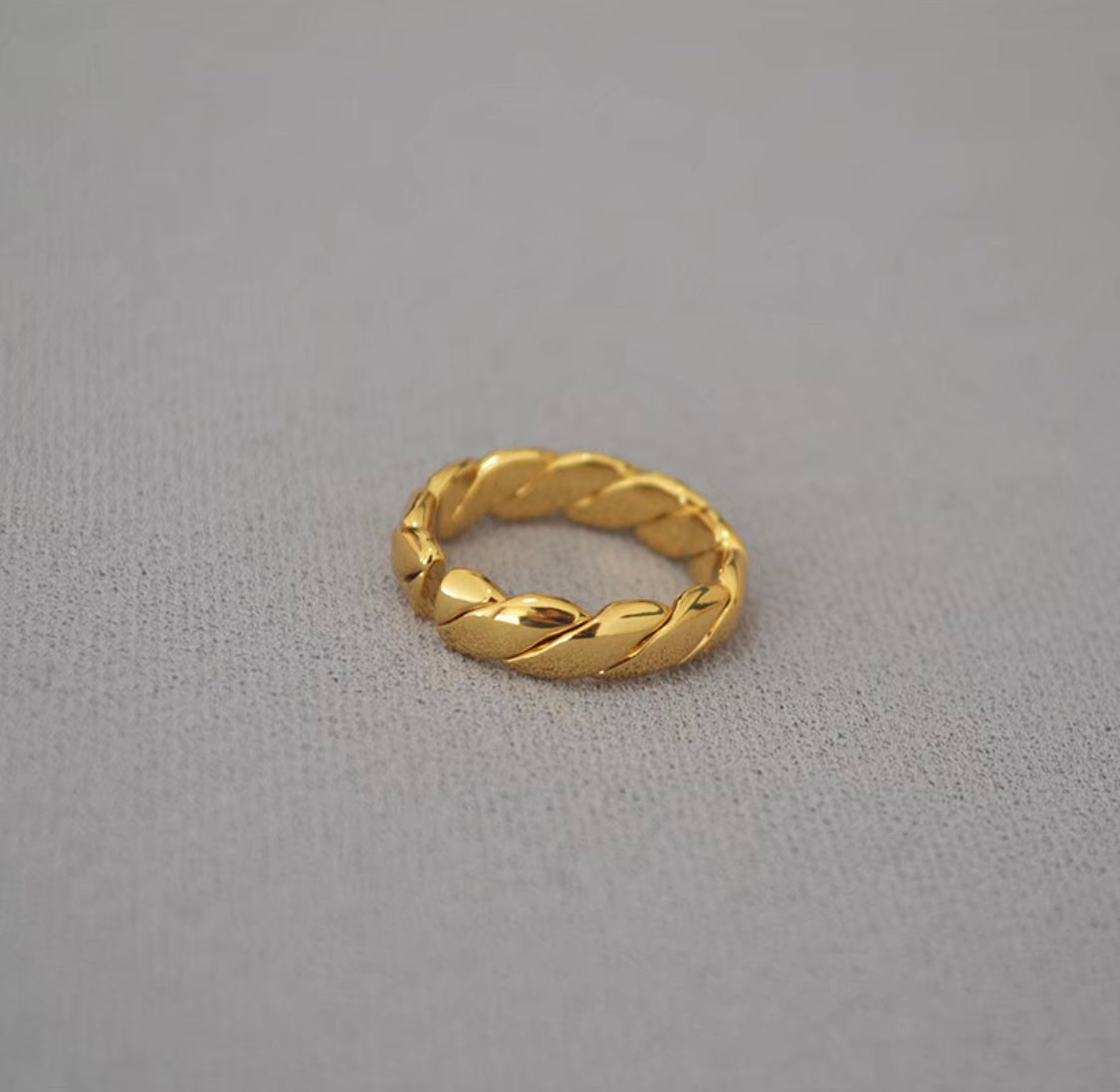 Glimmering Ring