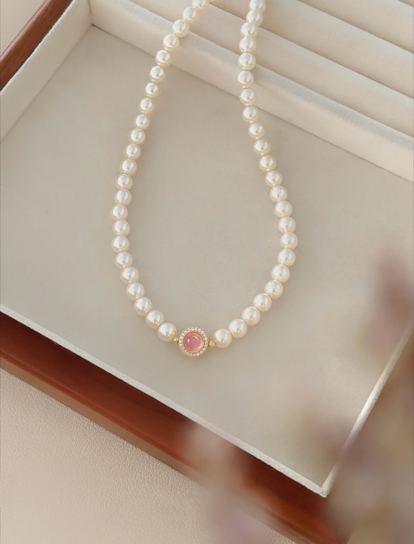 BLUSHED BEAUTY NECKLACE